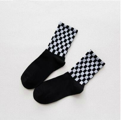 Korea ins Harajuku street bf wind black and white checkerboard pattern tube socks couple novelty socks check men and women socks